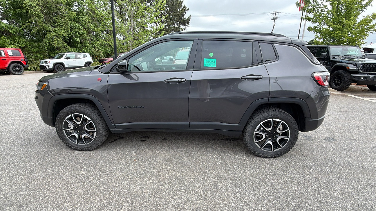 Used 2024 Jeep Compass Trailhawk AWD/4WD image 11