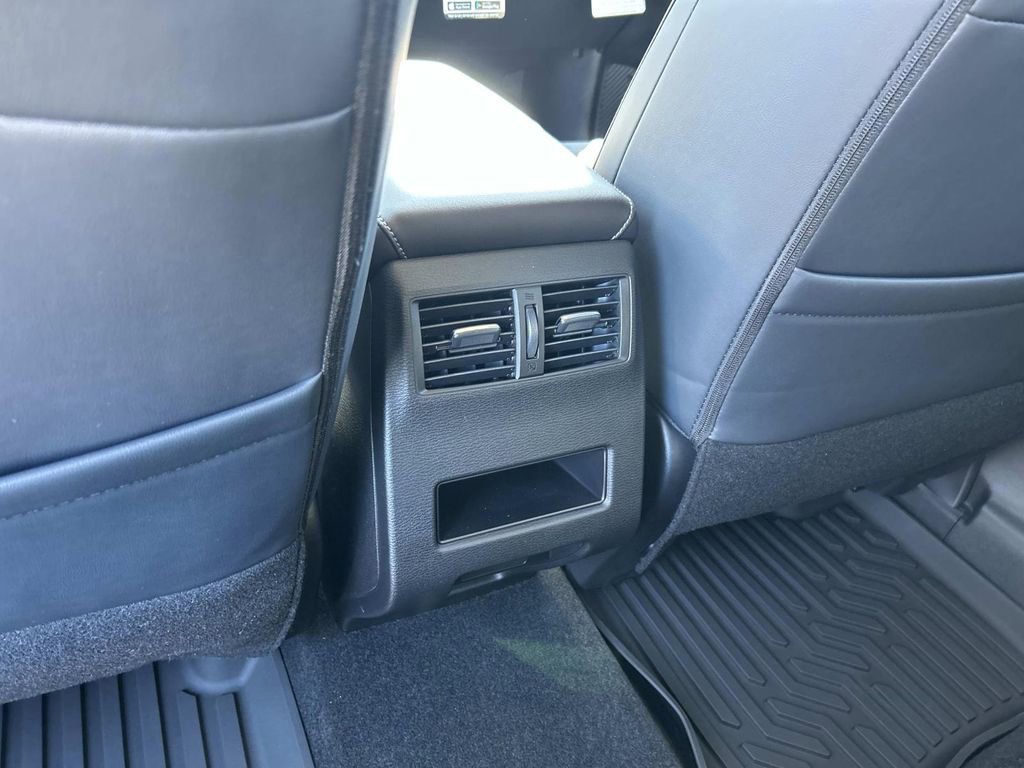 New 2025 Mitsubishi Outlander SE image 18