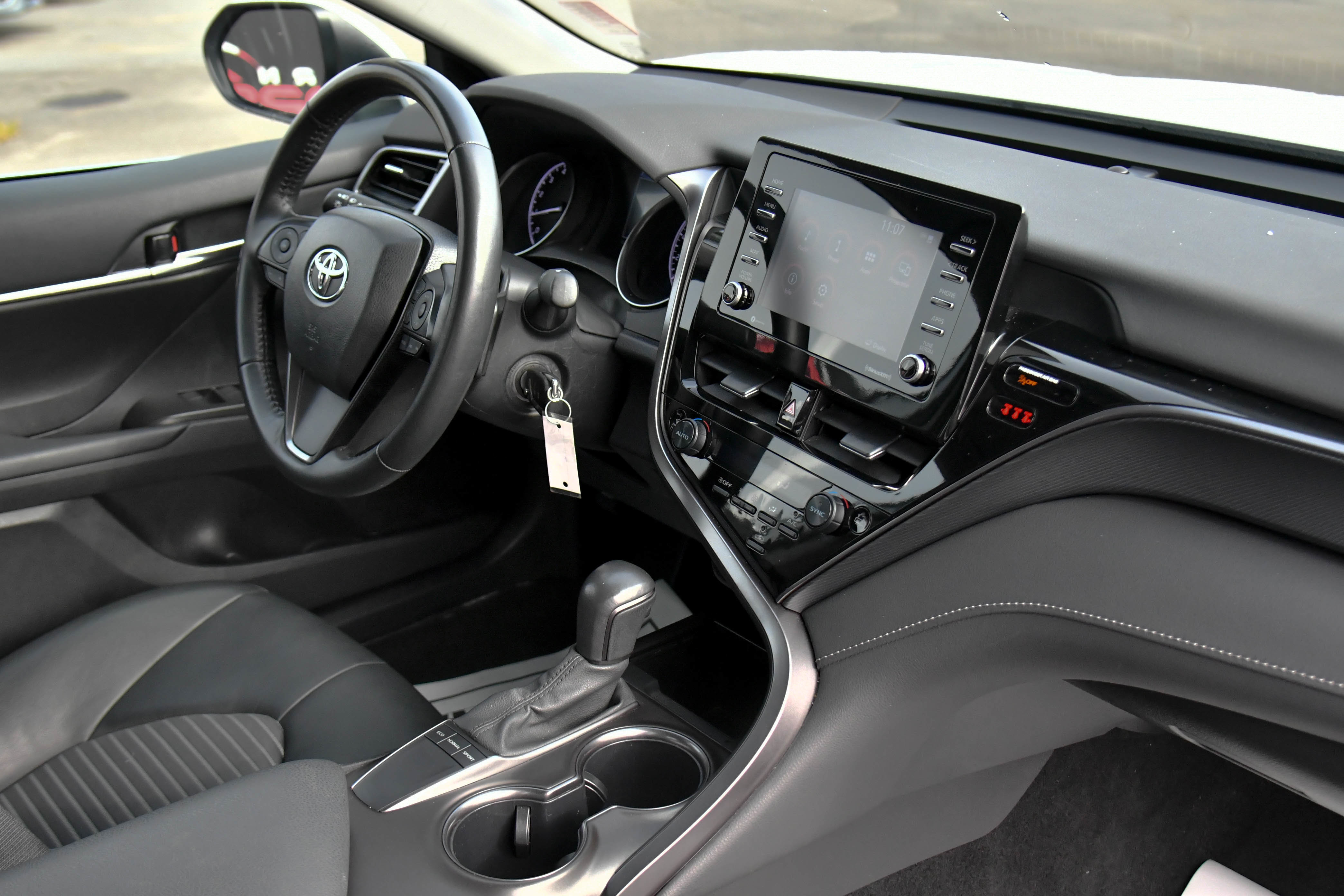 Used 2024 Toyota Camry SE image 39