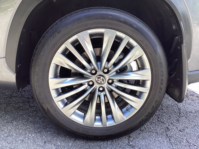 Used 2024 Toyota Highlander Platinum FWD image 21
