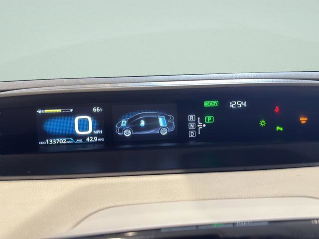 Used 2017 Toyota Prius Three image 11