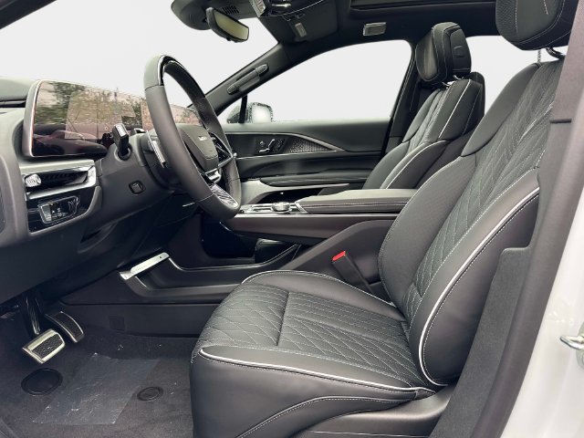 New 2026 Cadillac Lyriq V w/ LPO, Floor Liner Package AWD/4WD image 18