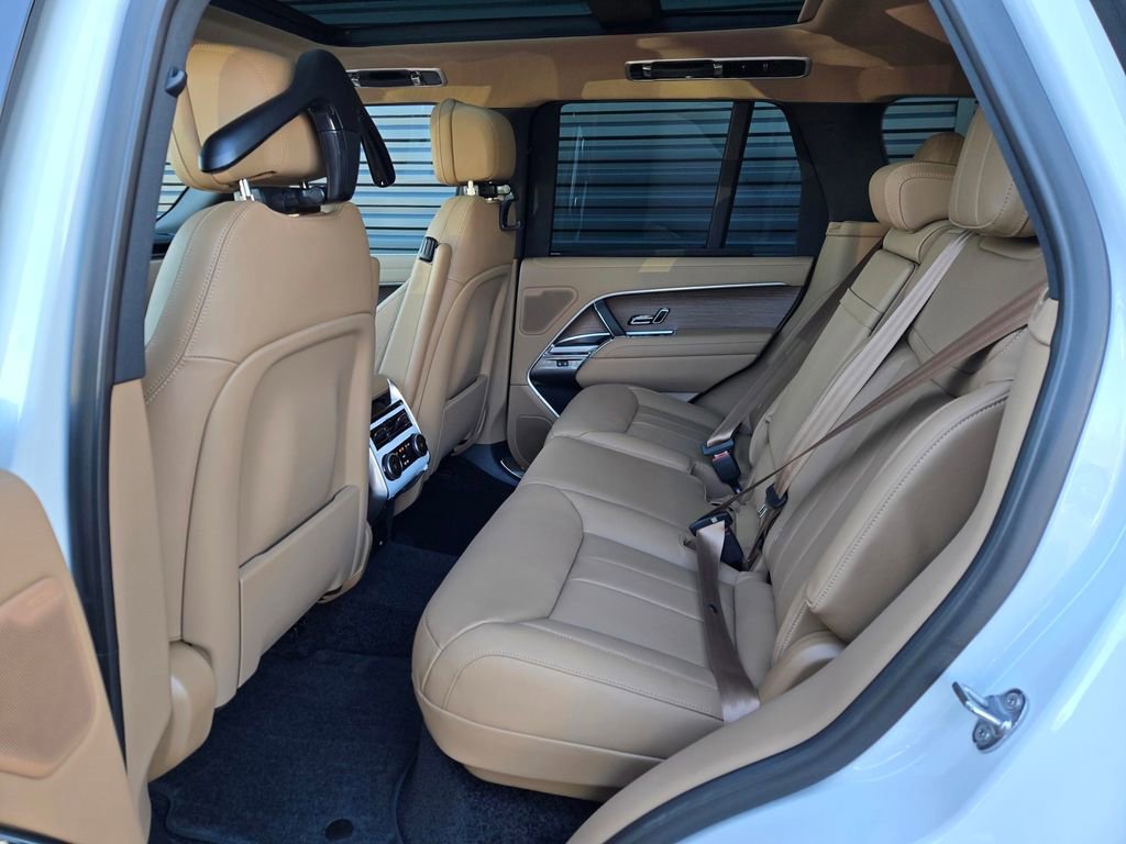 New 2026 Land Rover Range Rover SE image 7