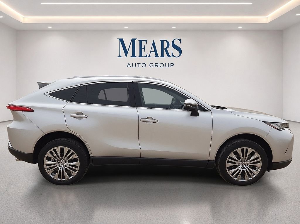 Used 2023 Toyota Venza XLE AWD/4WD image 6