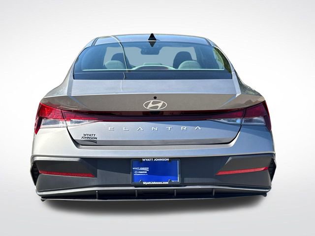 Used 2024 Hyundai Elantra SEL FWD image 4