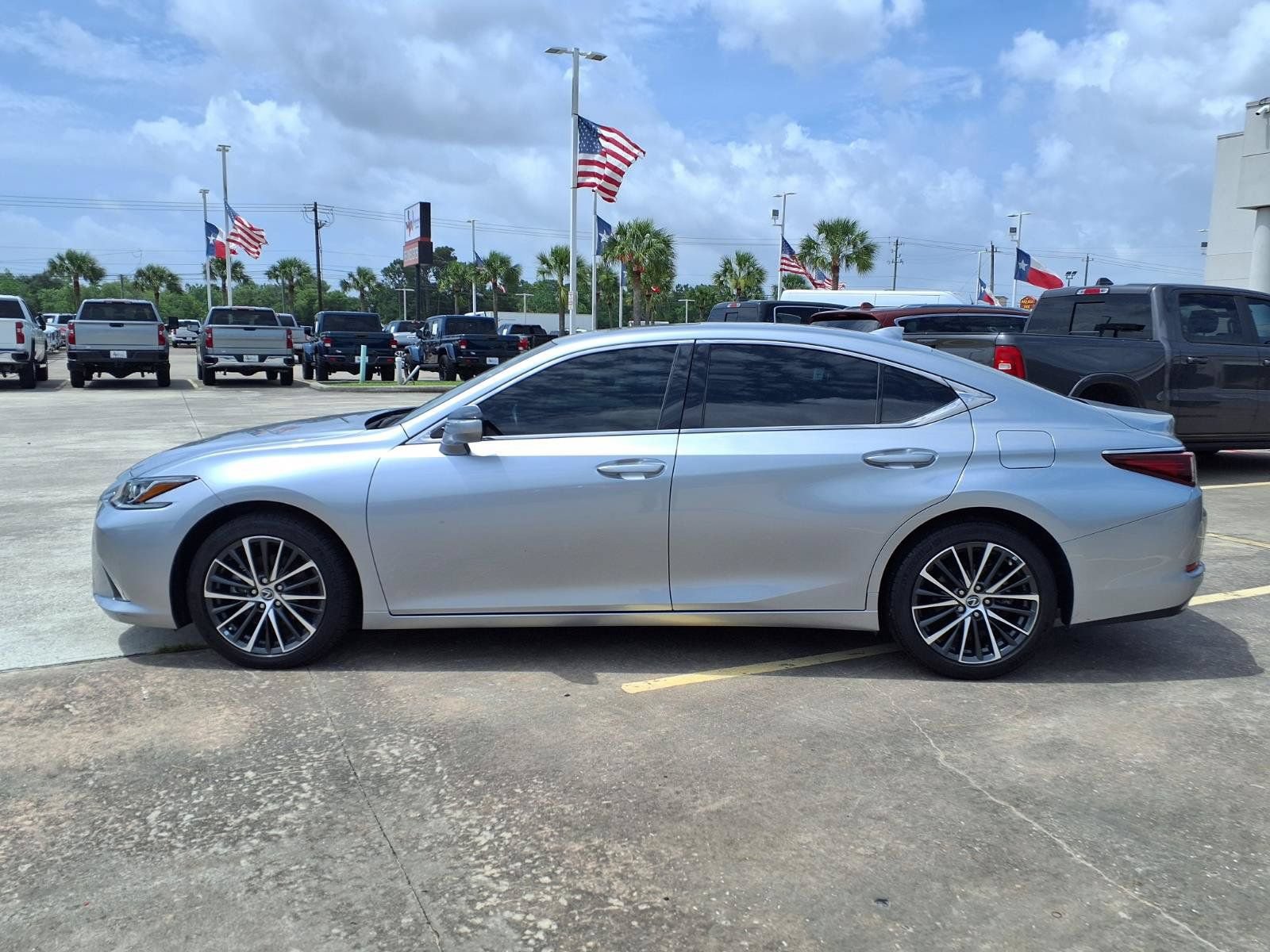 Used 2022 Lexus ES 350 w/ Premium Package FWD image 9