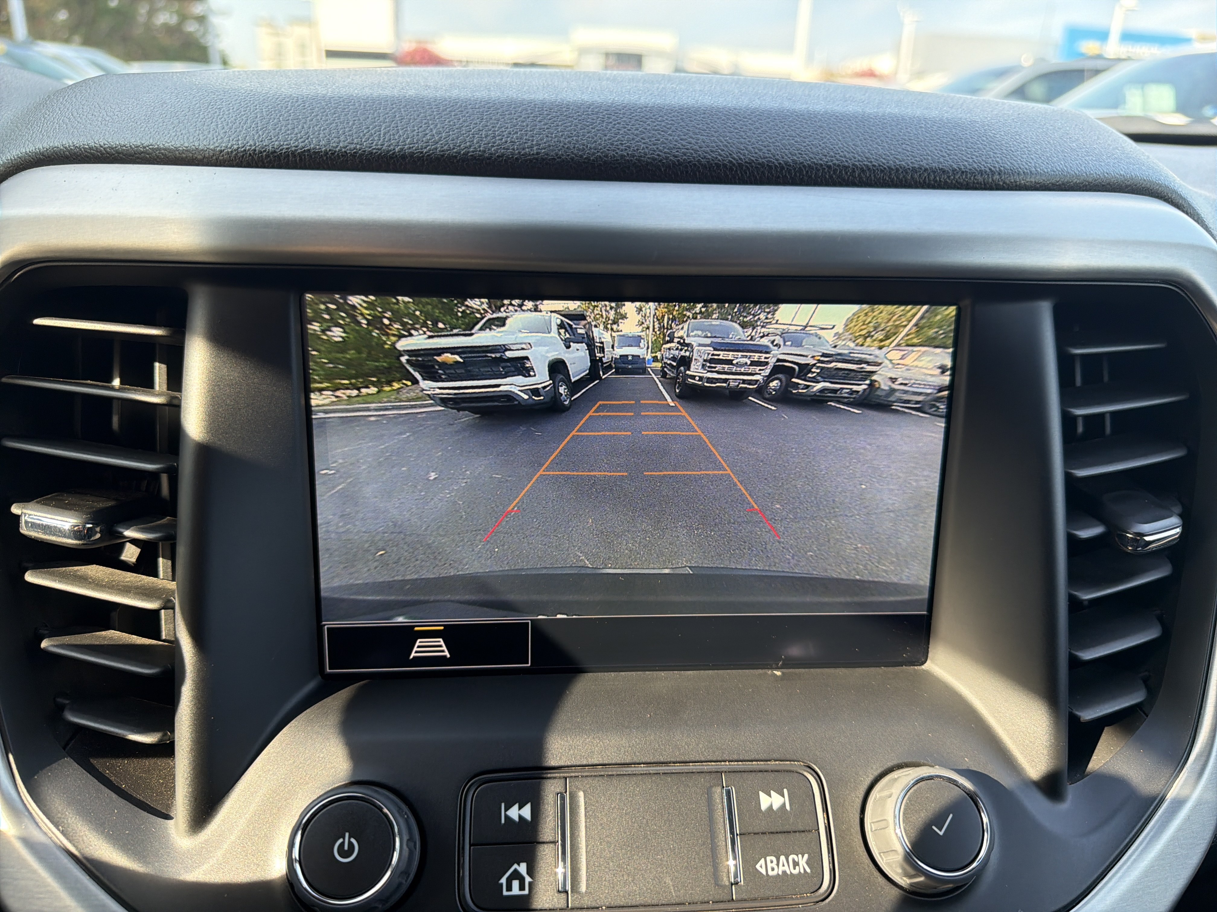 Used 2023 GMC Acadia SLT AWD/4WD image 25