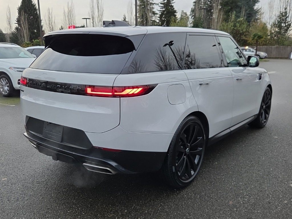 Used 2025 Land Rover Range Rover Sport SE image 7