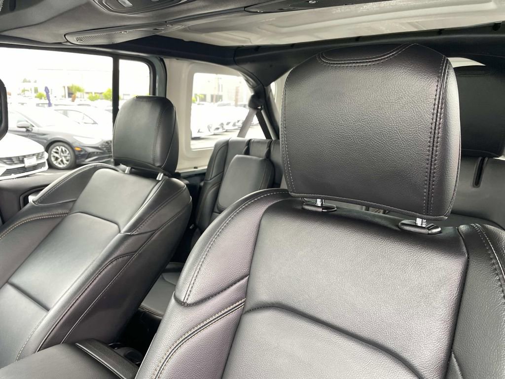 Used 2024 Jeep Wrangler Unlimited Sahara w/ Technology Group AWD/4WD image 24