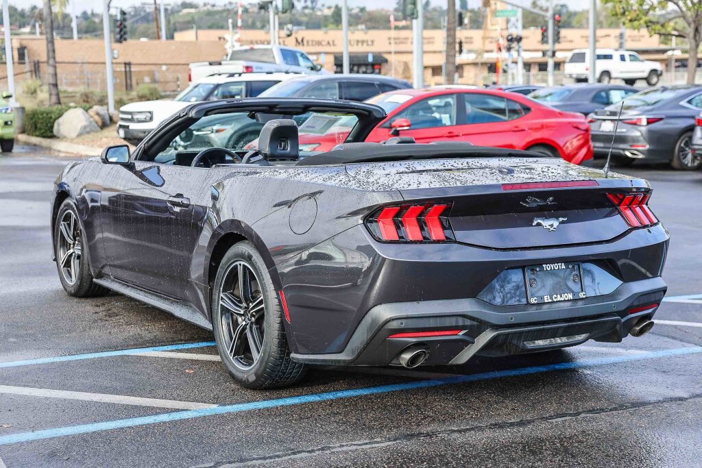 Used 2024 Ford Mustang Convertible image 21
