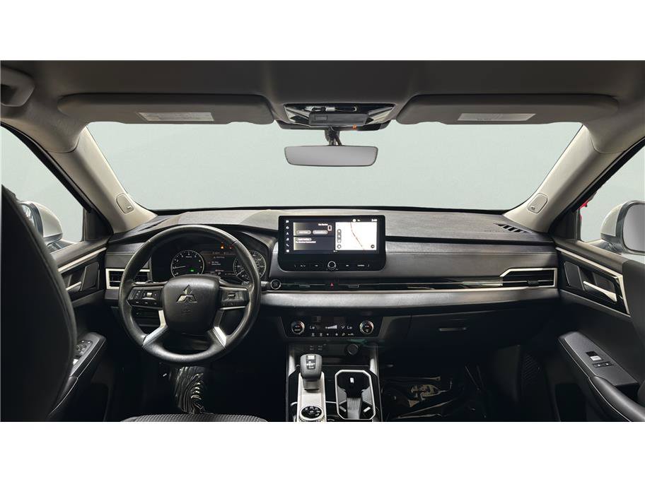 Used 2025 Mitsubishi Outlander ES FWD image 29