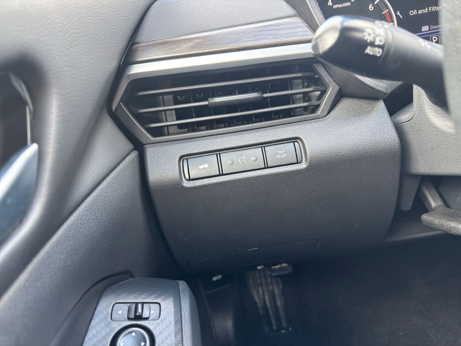 Used 2025 Nissan Altima 2.5 SV FWD image 34