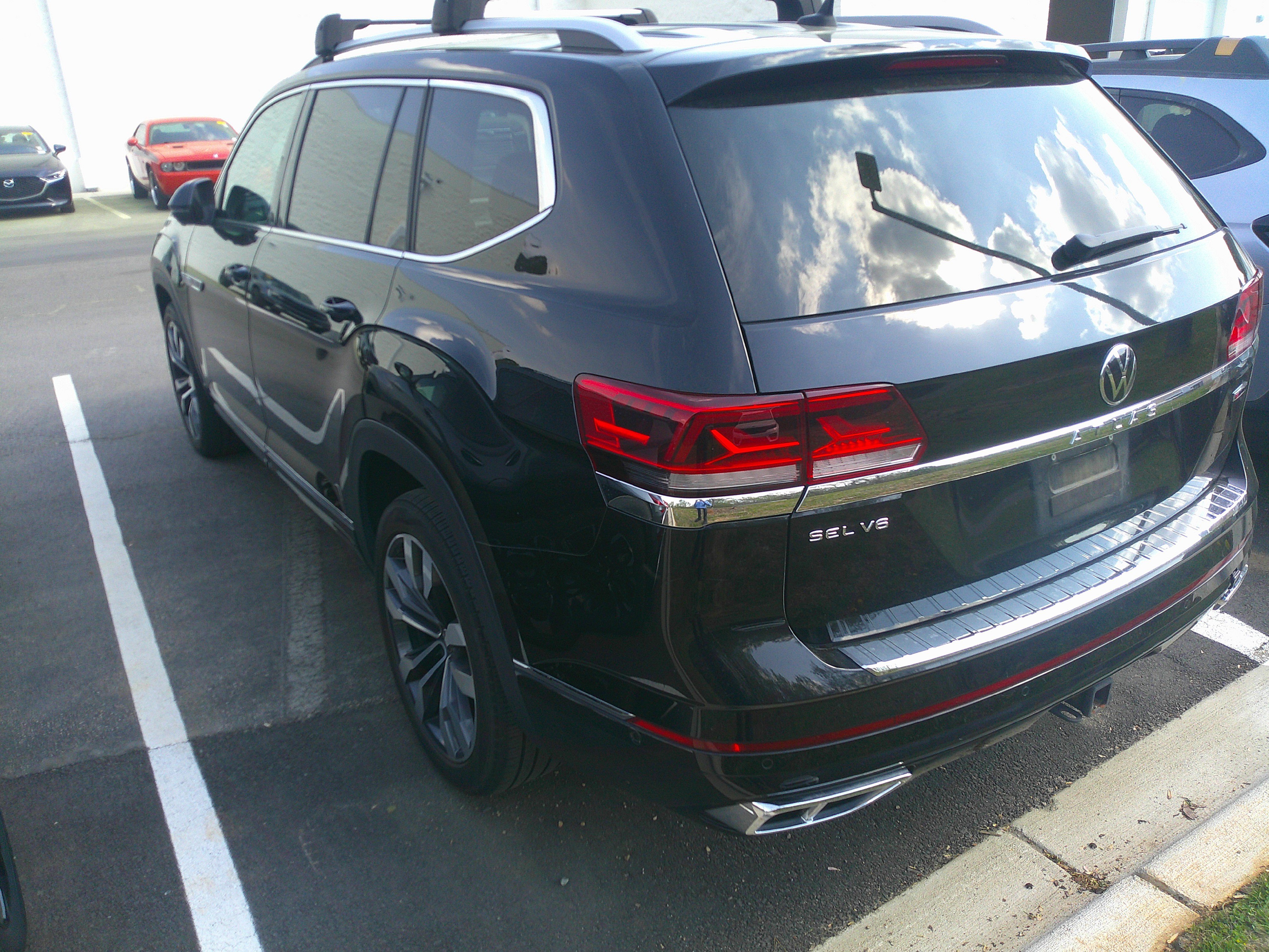 Used 2022 Volkswagen Atlas SEL Premium image 8