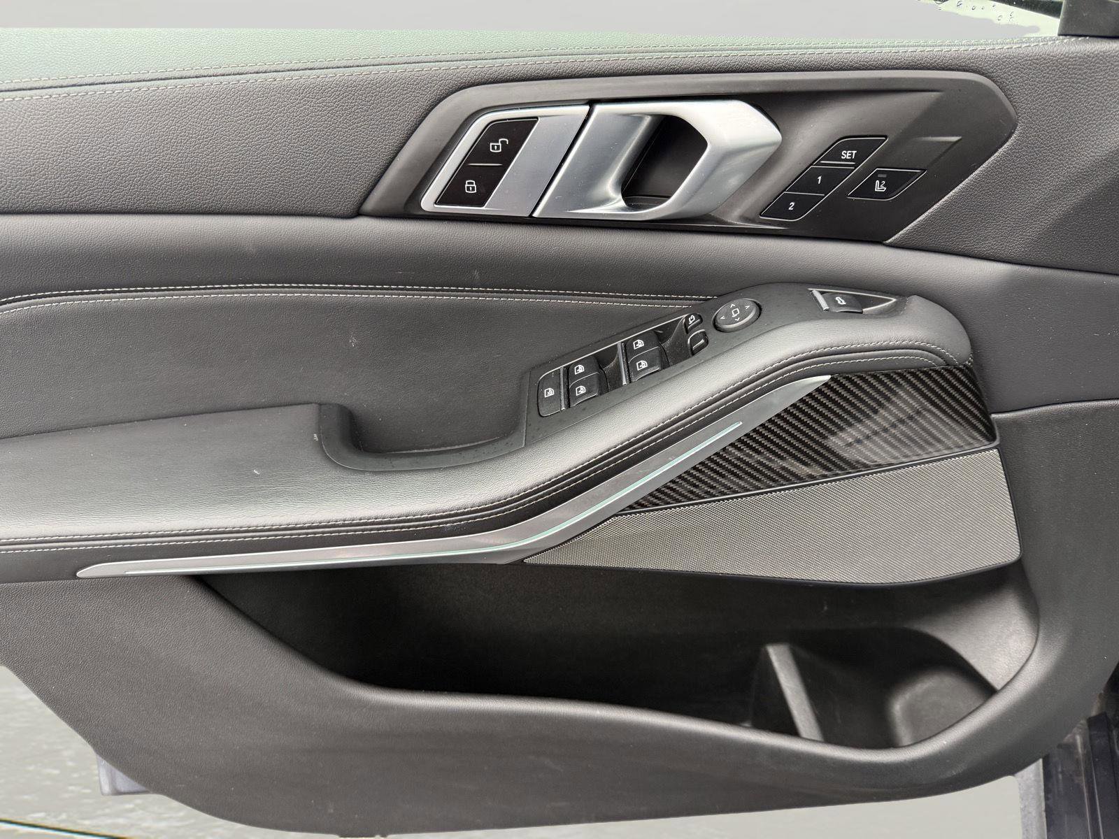 Used 2022 BMW X5 M50i image 9