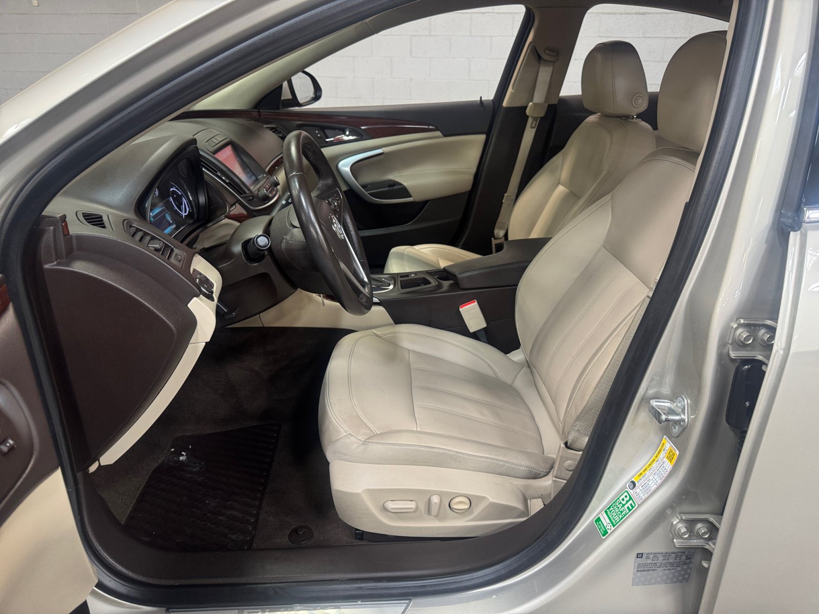 Used 2016 Buick Regal FWD image 14