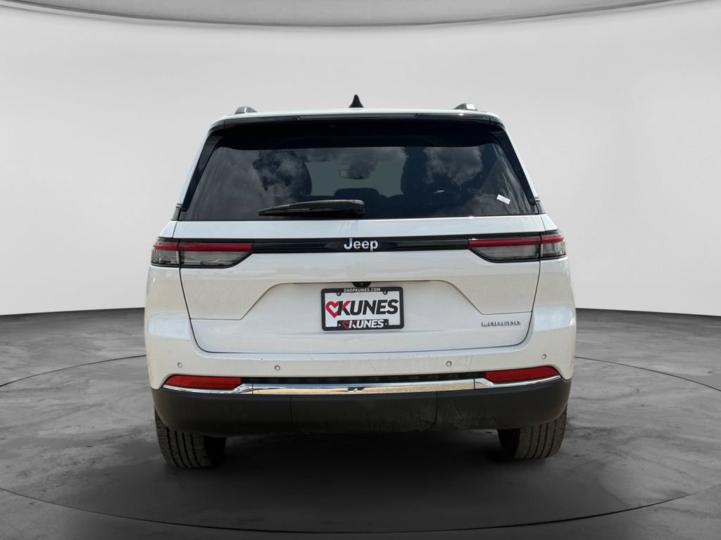 Used 2024 Jeep Grand Cherokee Laredo RWD image 9