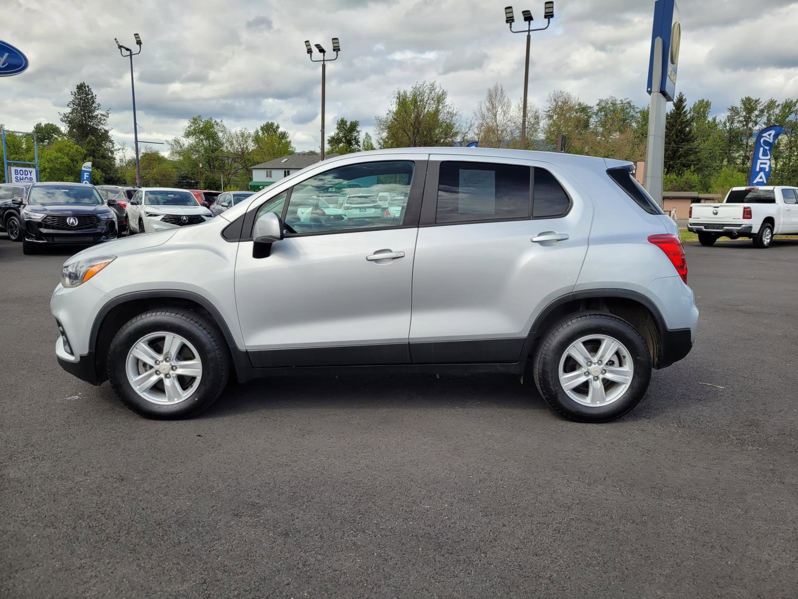 Used 2021 Chevrolet Trax LS w/ Tint and Cruise Package AWD/4WD image 8