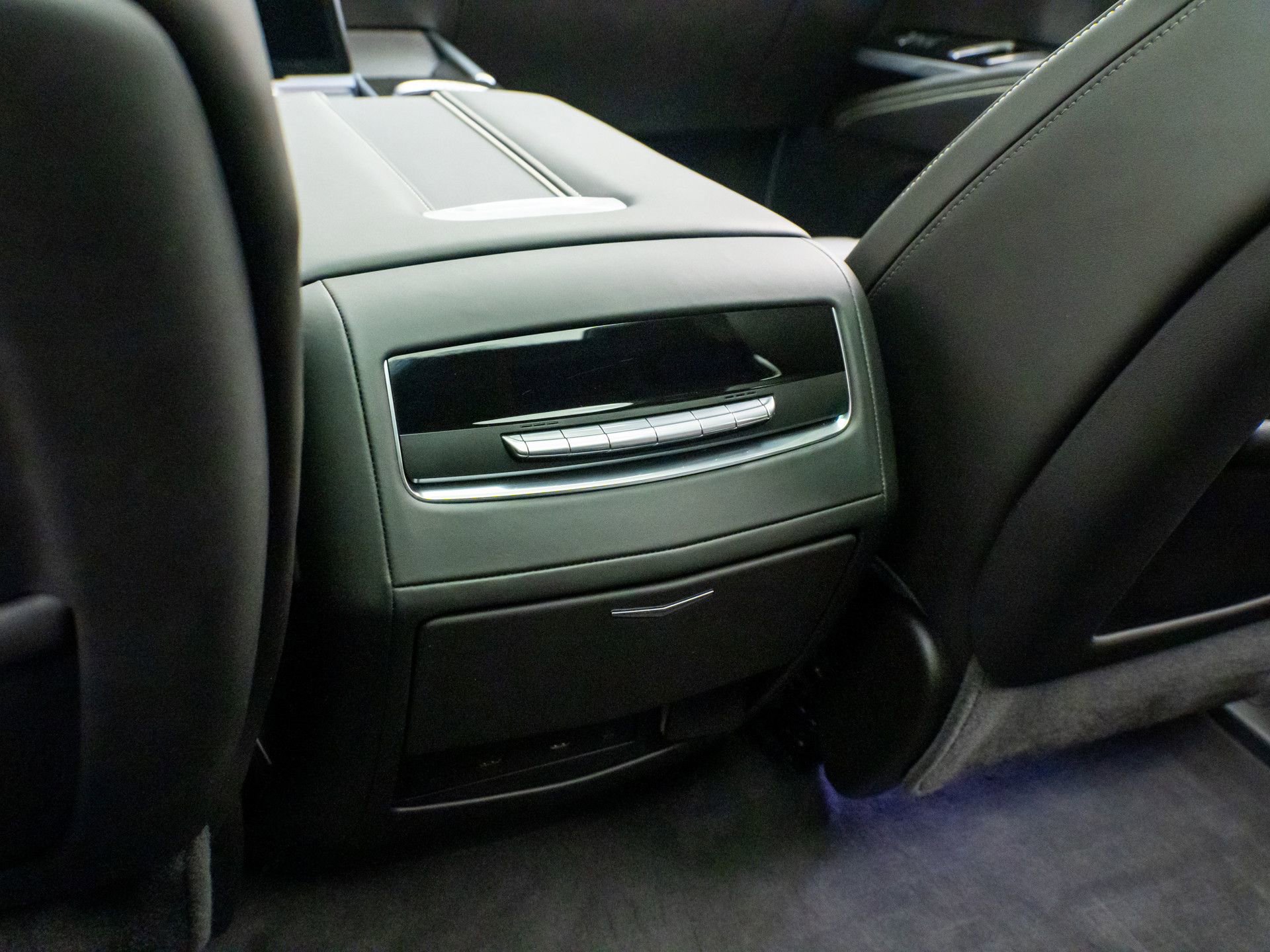 Certified 2025 Cadillac Escalade V w/ LPO, ONYX Package image 25