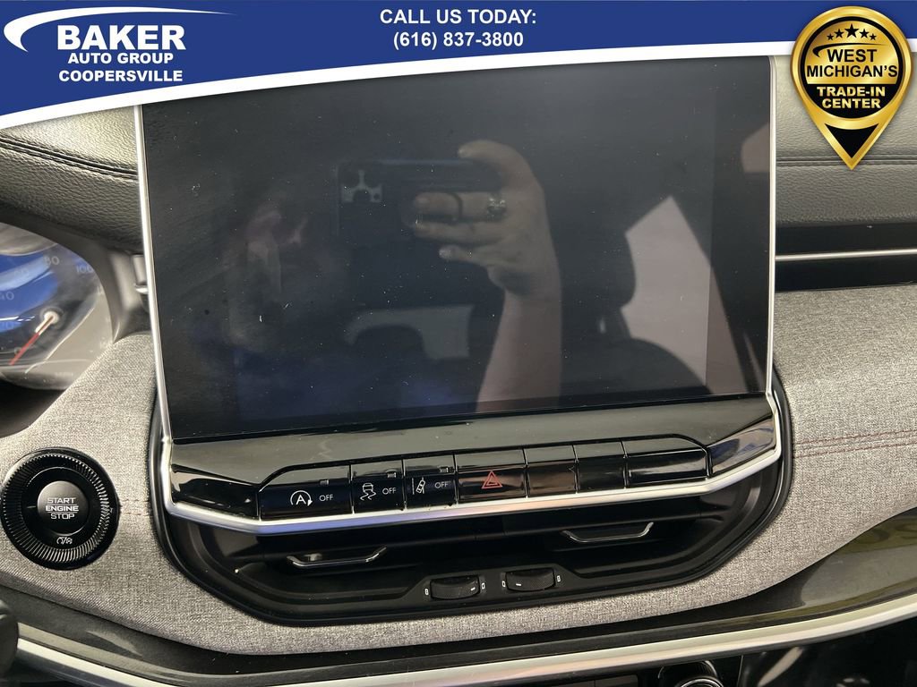 Used 2024 Jeep Compass Latitude image 12