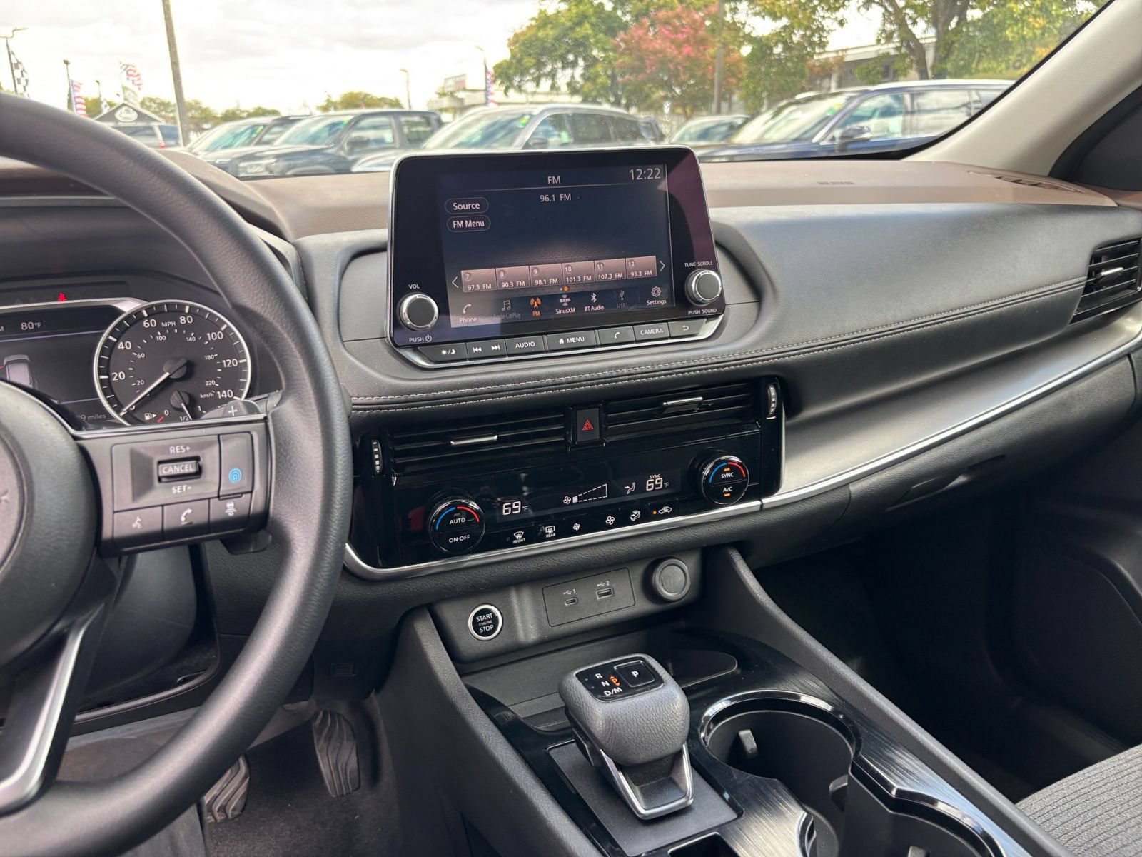 Used 2022 Nissan Rogue SV FWD image 14