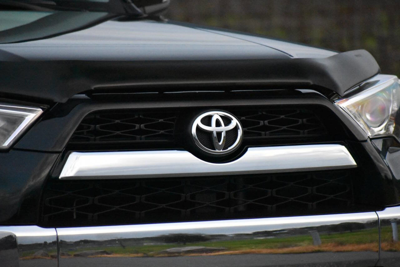 Used 2016 Toyota 4Runner Limited image 3