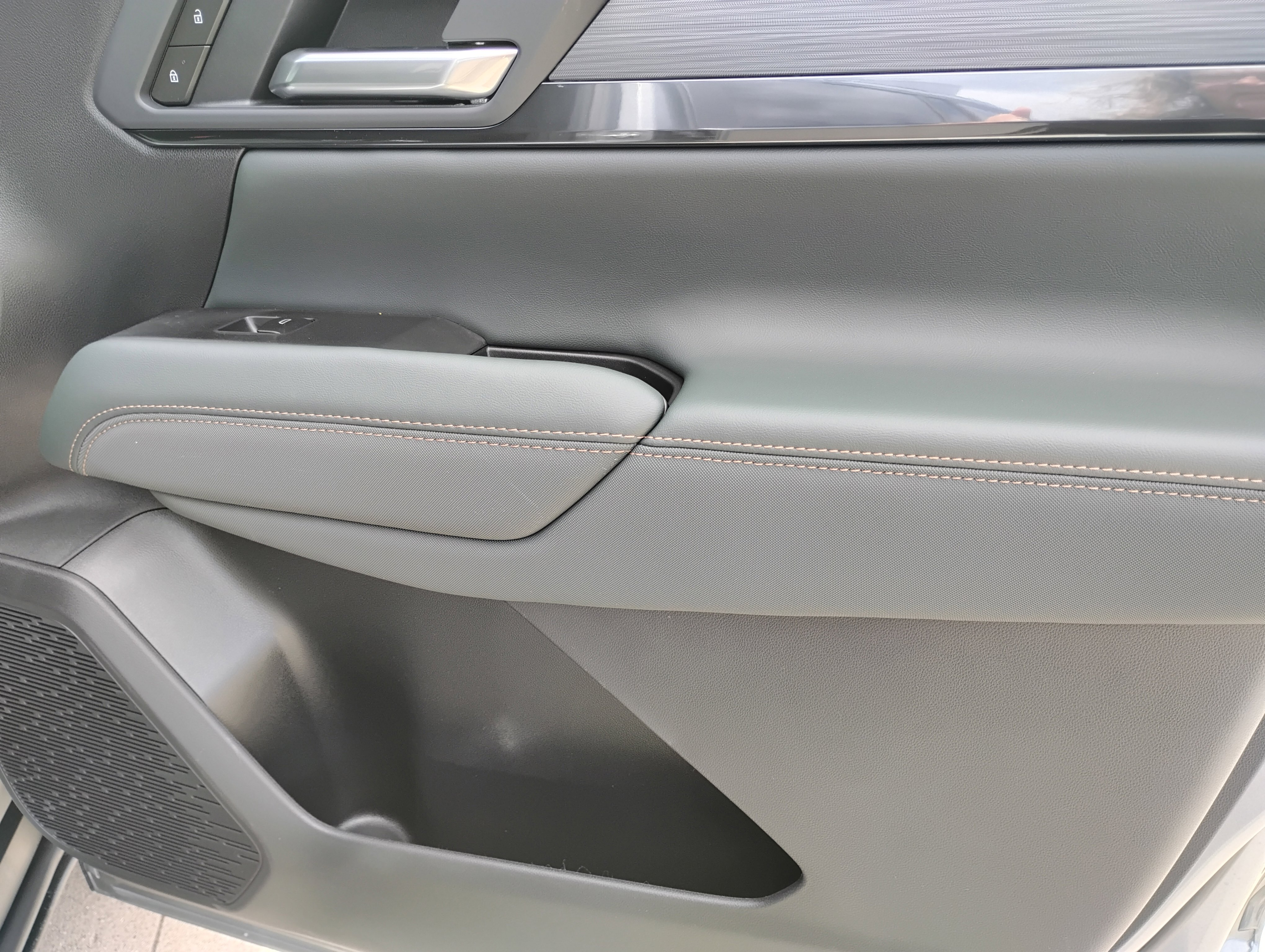 New 2026 GMC Terrain AT4 w/ Convenience Package III image 30