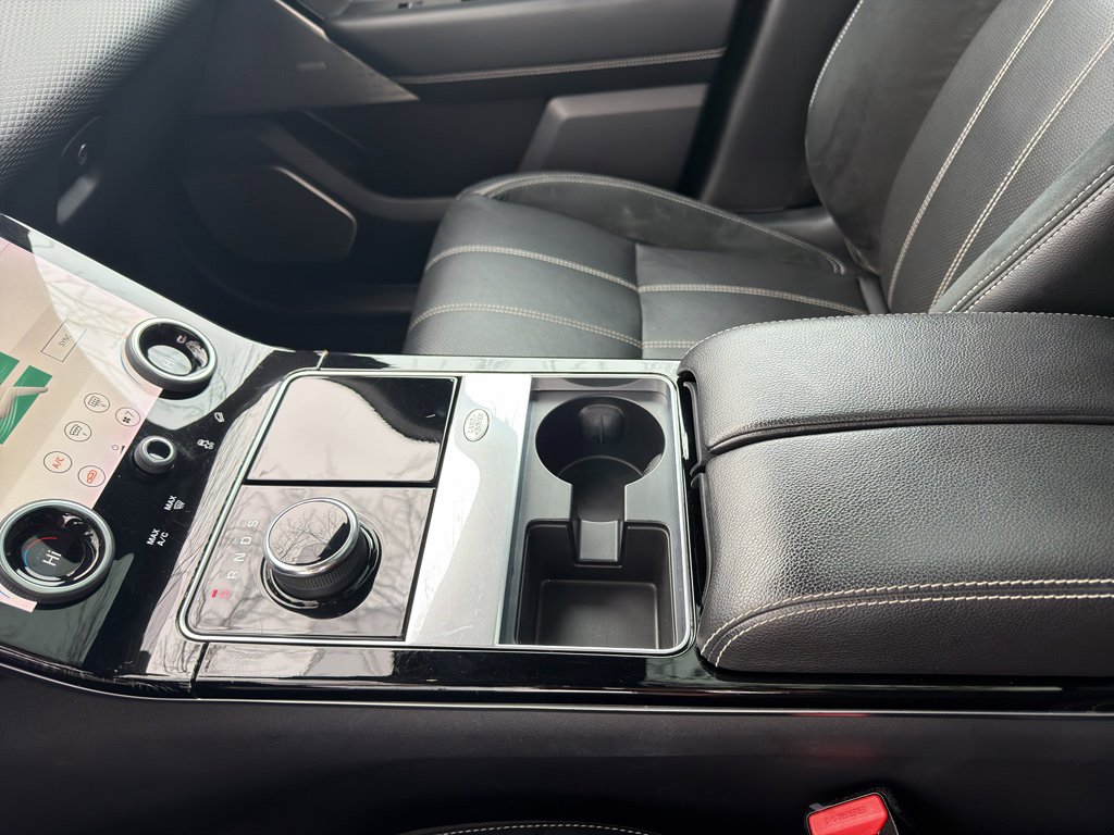 Used 2019 Land Rover Range Rover Velar R-Dynamic SE image 27