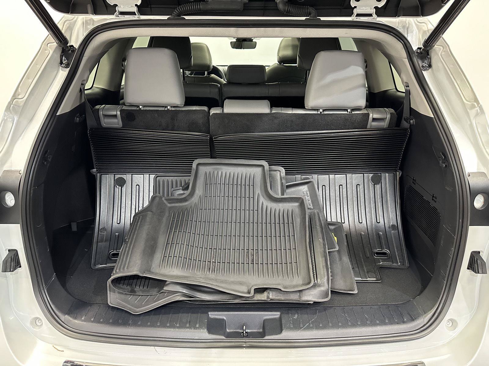 Used 2023 Toyota Highlander XLE FWD image 28