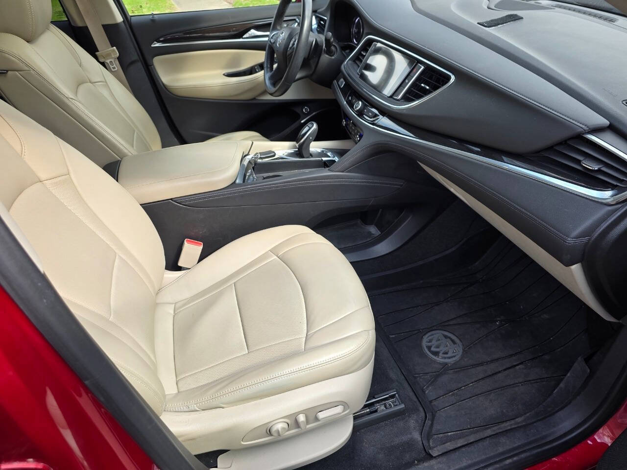 Used 2019 Buick Enclave Essence FWD image 16
