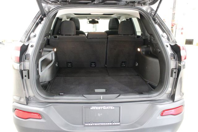 Used 2017 Jeep Cherokee Latitude w/ Comfort/Convenience Group image 14