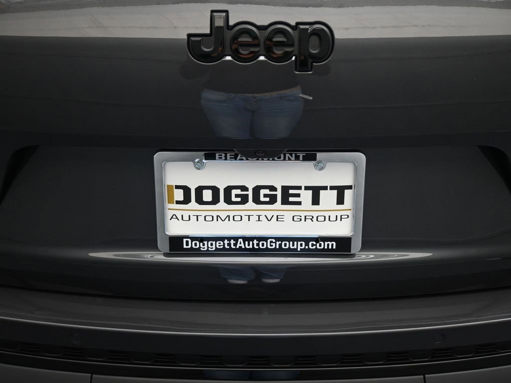 New 2025 Jeep Grand Cherokee L Limited w/ Black Appearance Package image 25