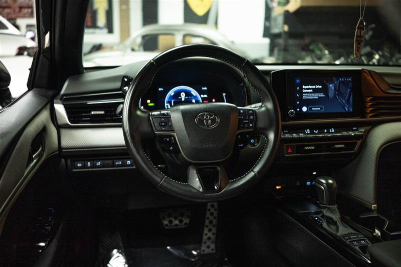 Used 2025 Toyota Camry SE FWD image 14