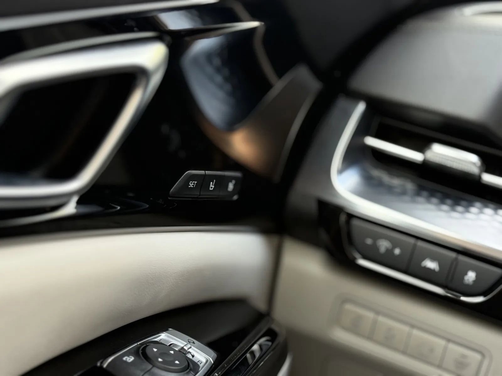 Used 2023 Kia Carnival SX Prestige w/ Paint Protection Package image 29