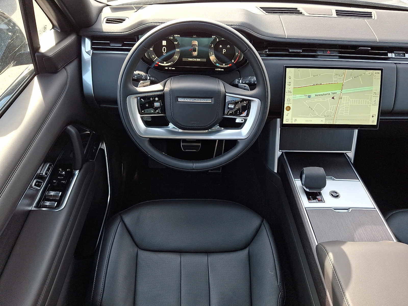 New 2025 Land Rover Range Rover SE image 4