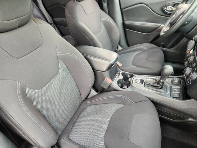 Certified 2019 Jeep Cherokee Latitude w/ Popular Appearance Group image 14