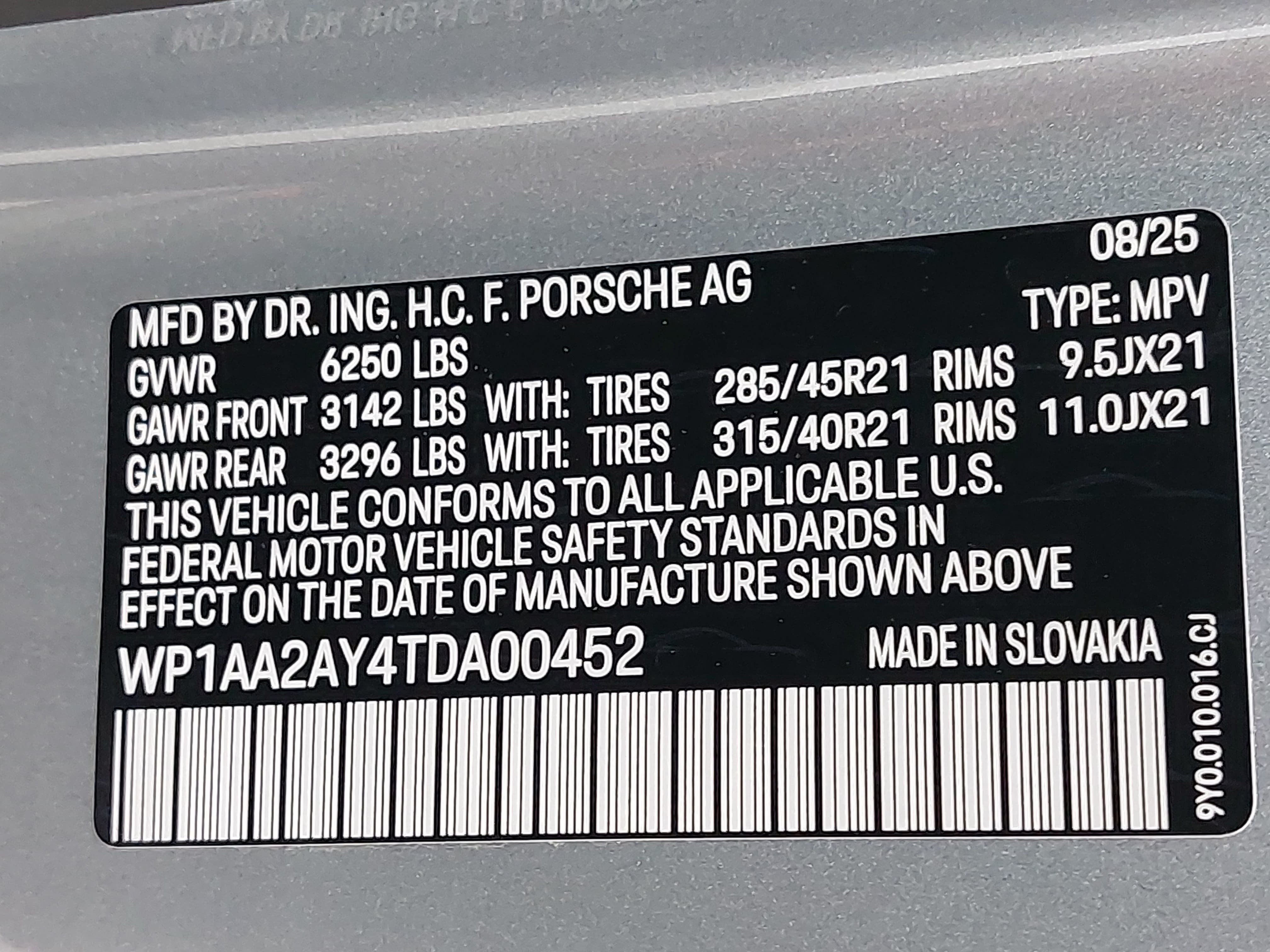 Certified 2026 Porsche Cayenne AWD/4WD image 38