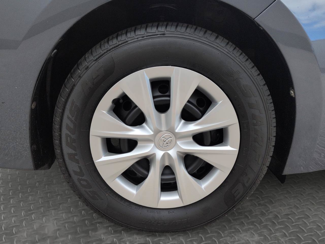 Used 2014 Toyota Corolla L FWD image 27