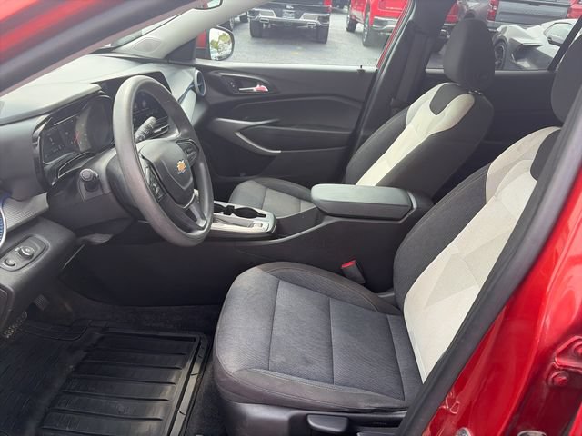 Used 2024 Chevrolet Trax LS w/ LS Convenience Package FWD image 9