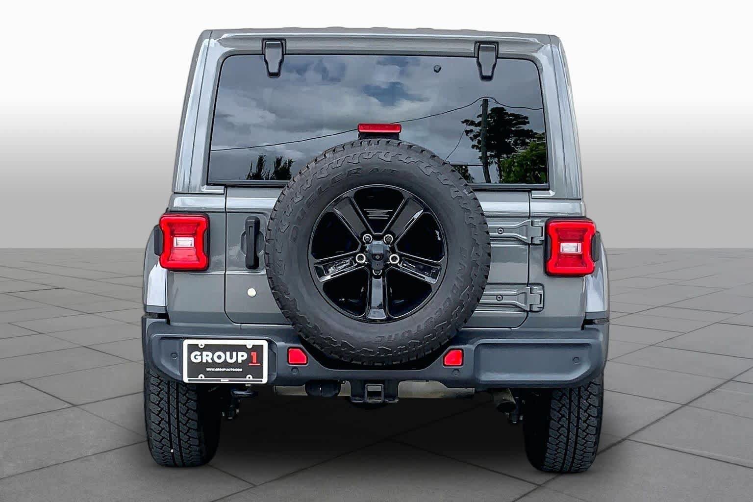 Used 2019 Jeep Wrangler Unlimited Sahara AWD/4WD image 5