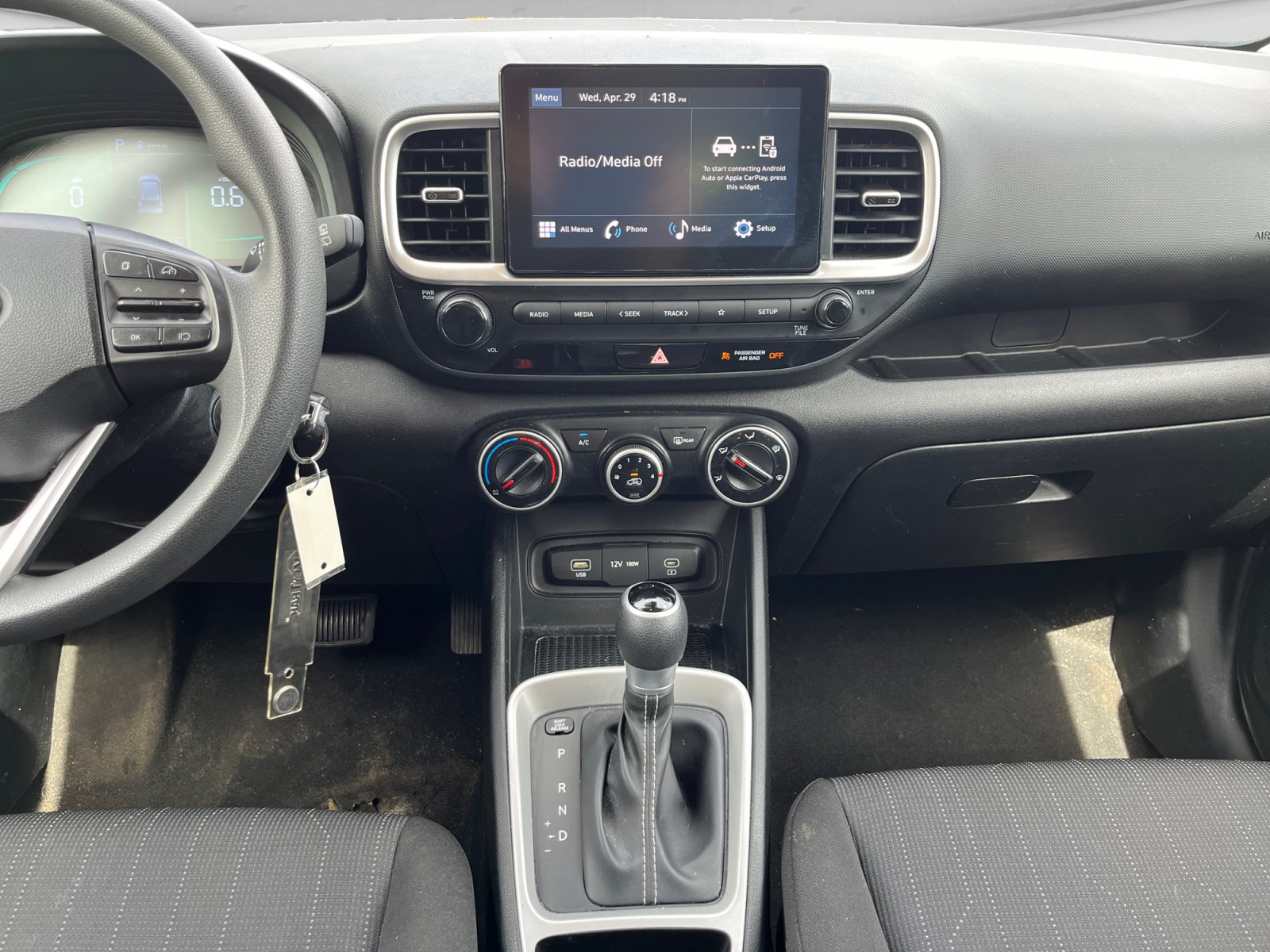 Used 2024 Hyundai Venue SE FWD image 13