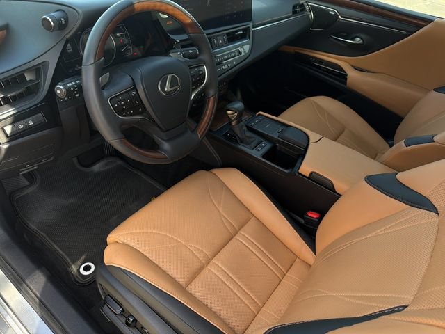 Used 2022 Lexus ES 300h Ultra Luxury w/ Accessory Package 2 FWD image 12