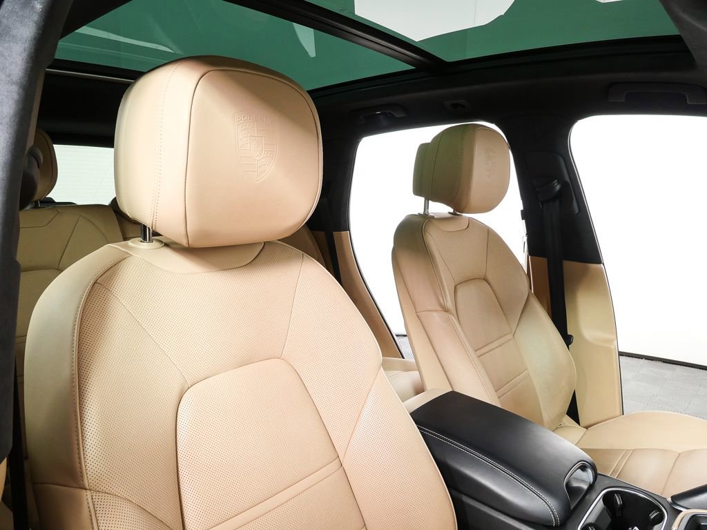 Certified 2023 Porsche Cayenne Turbo w/ Assistance Package image 25