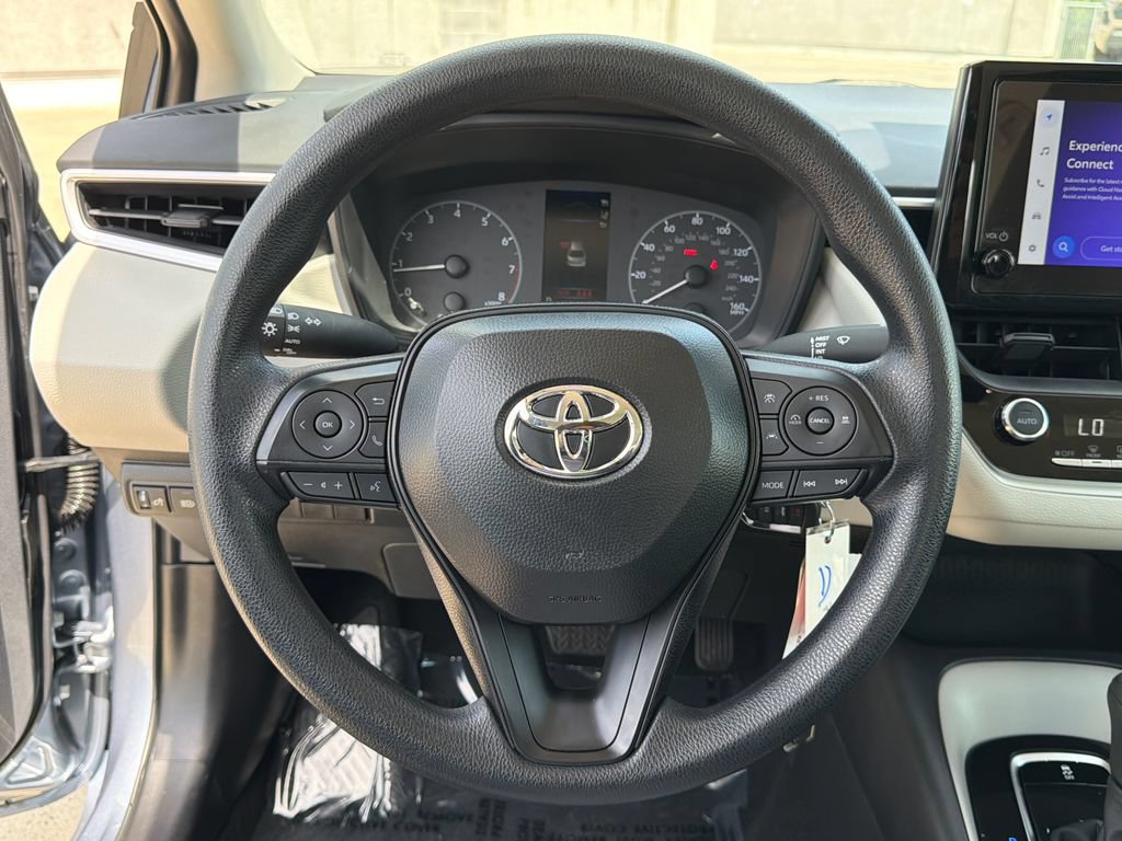 Used 2025 Toyota Corolla LE FWD image 27