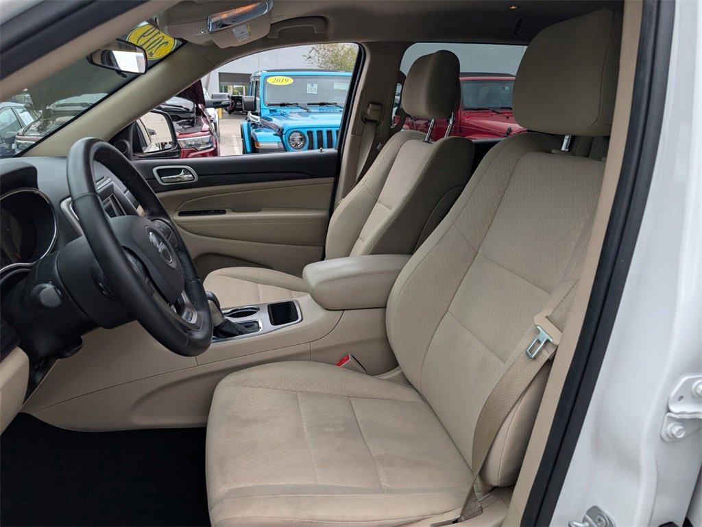 Used 2019 Jeep Grand Cherokee Laredo image 10