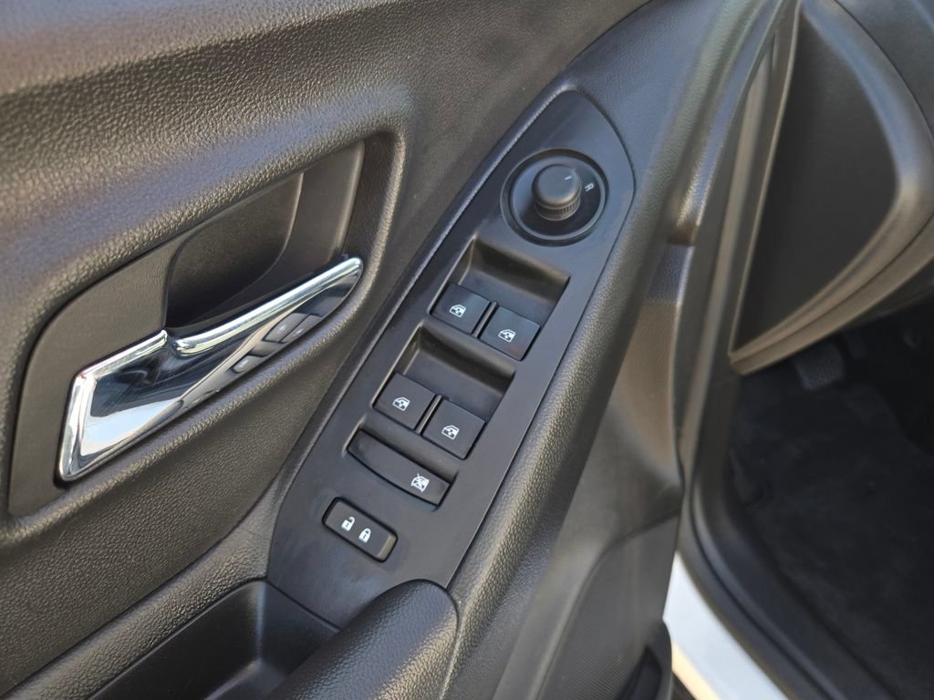 Used 2020 Chevrolet Trax LS AWD/4WD image 13