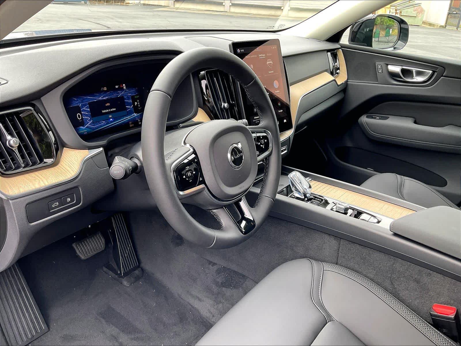 New 2026 Volvo XC60 T8 Plus w/ Climate Package PRO AWD/4WD image 8