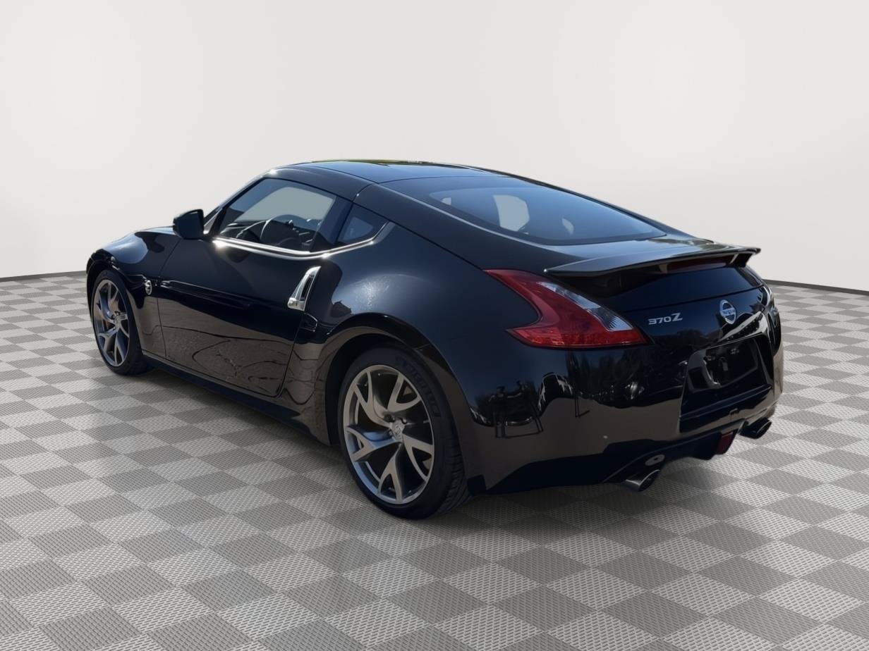 Used 2017 Nissan 370Z Coupe RWD image 3