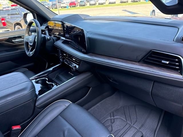 Used 2025 Chevrolet Tahoe Premier AWD/4WD image 32