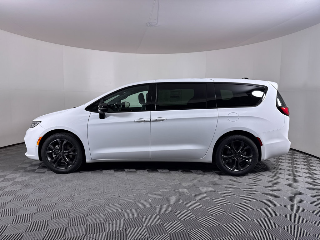 New 2026 Chrysler Pacifica Select image 14