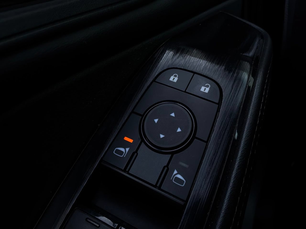 Used 2025 Nissan Rogue SV FWD image 22